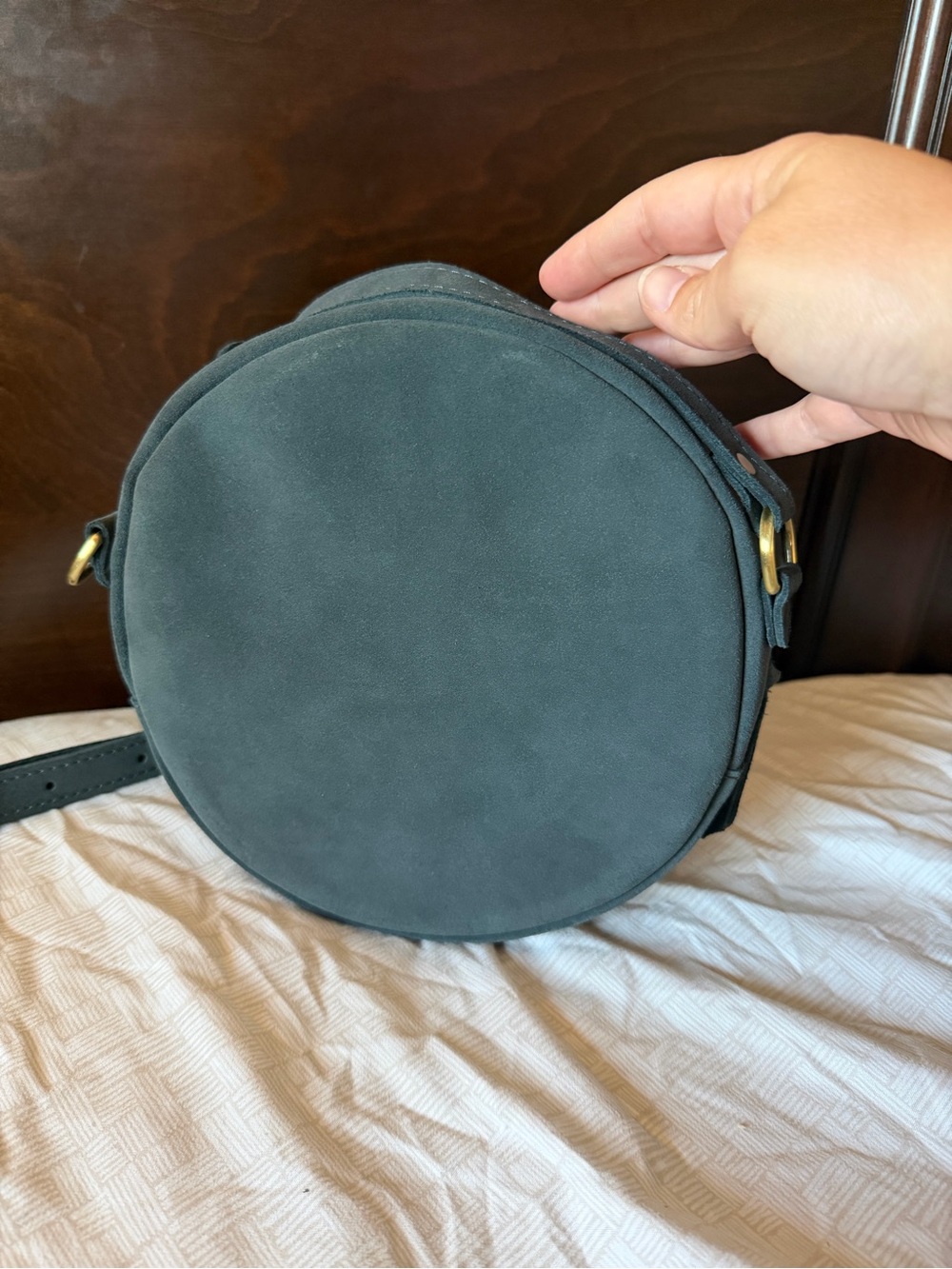Portland Leather Large Circle Crossbody Bag in Peppercorn Suede - Picture 4 of 8